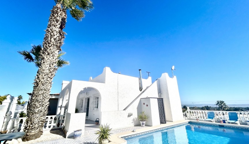 Brukt - Villa -
Villamartin - Costa Blanca