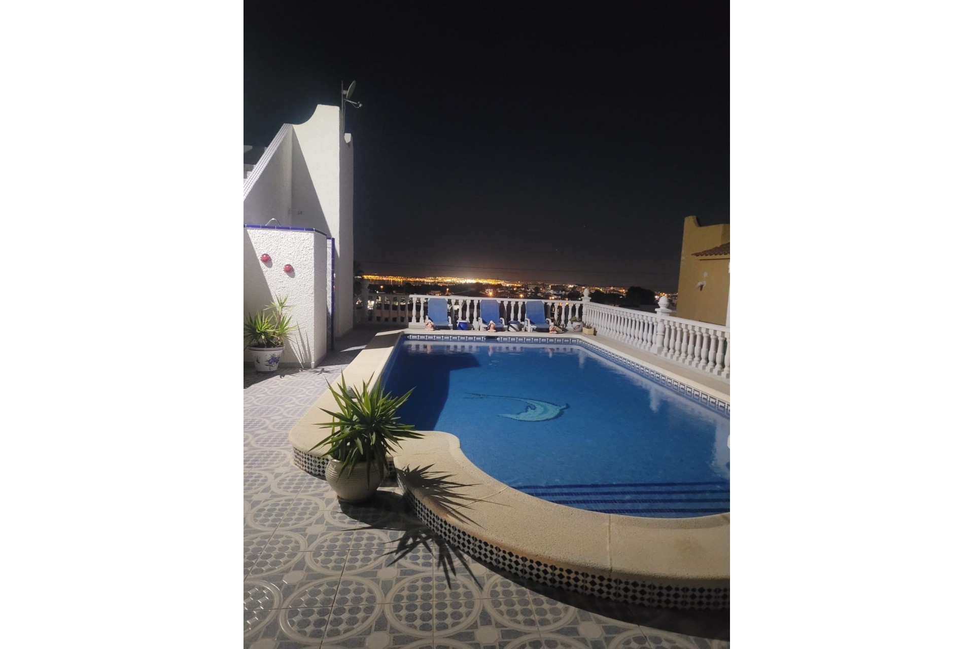 Brukt - Villa -
Villamartin - Costa Blanca