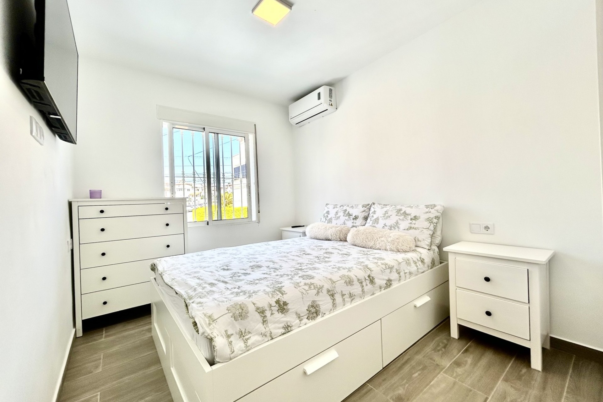 Brukt - Villa -
Villamartin - Costa Blanca