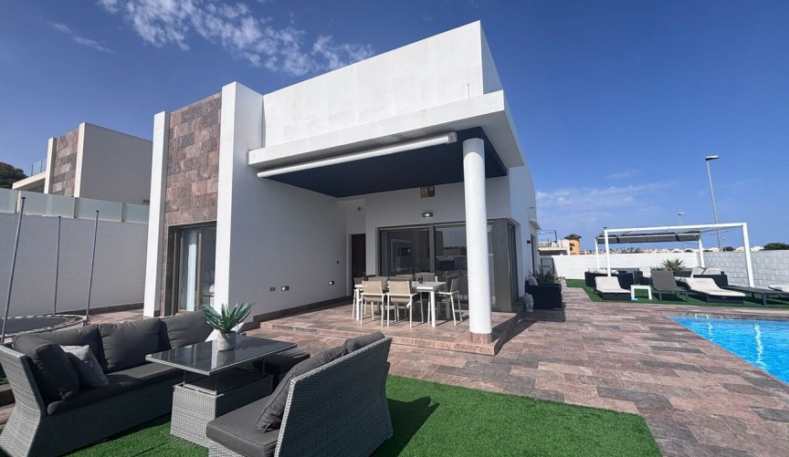 Brukt - Villa -
Villamartin - Costa Blanca