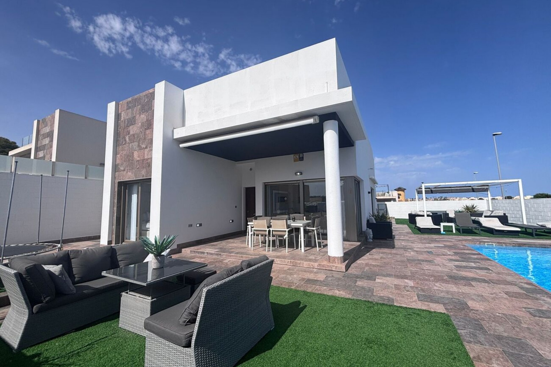 Brukt - Villa -
Villamartin - Costa Blanca