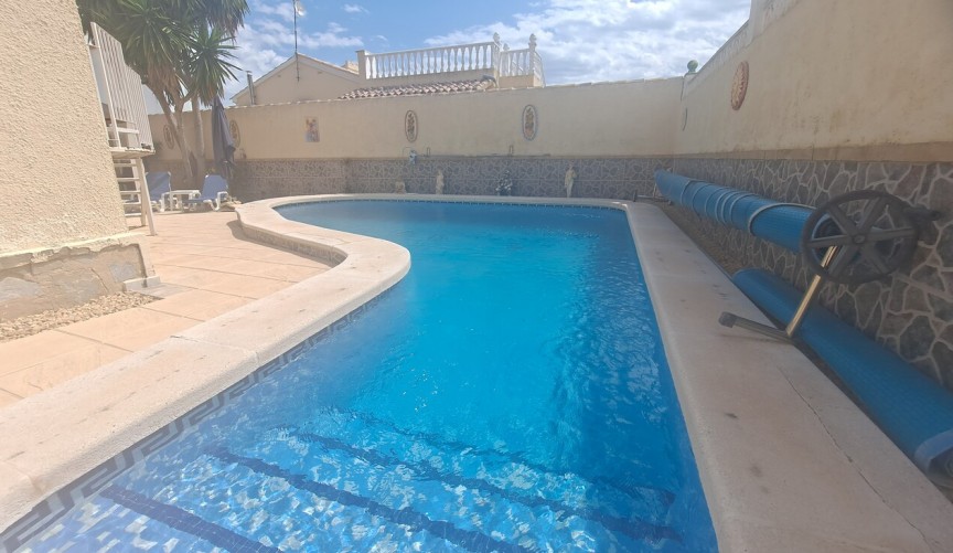 Brukt - Villa -
Villamartin - Costa Blanca