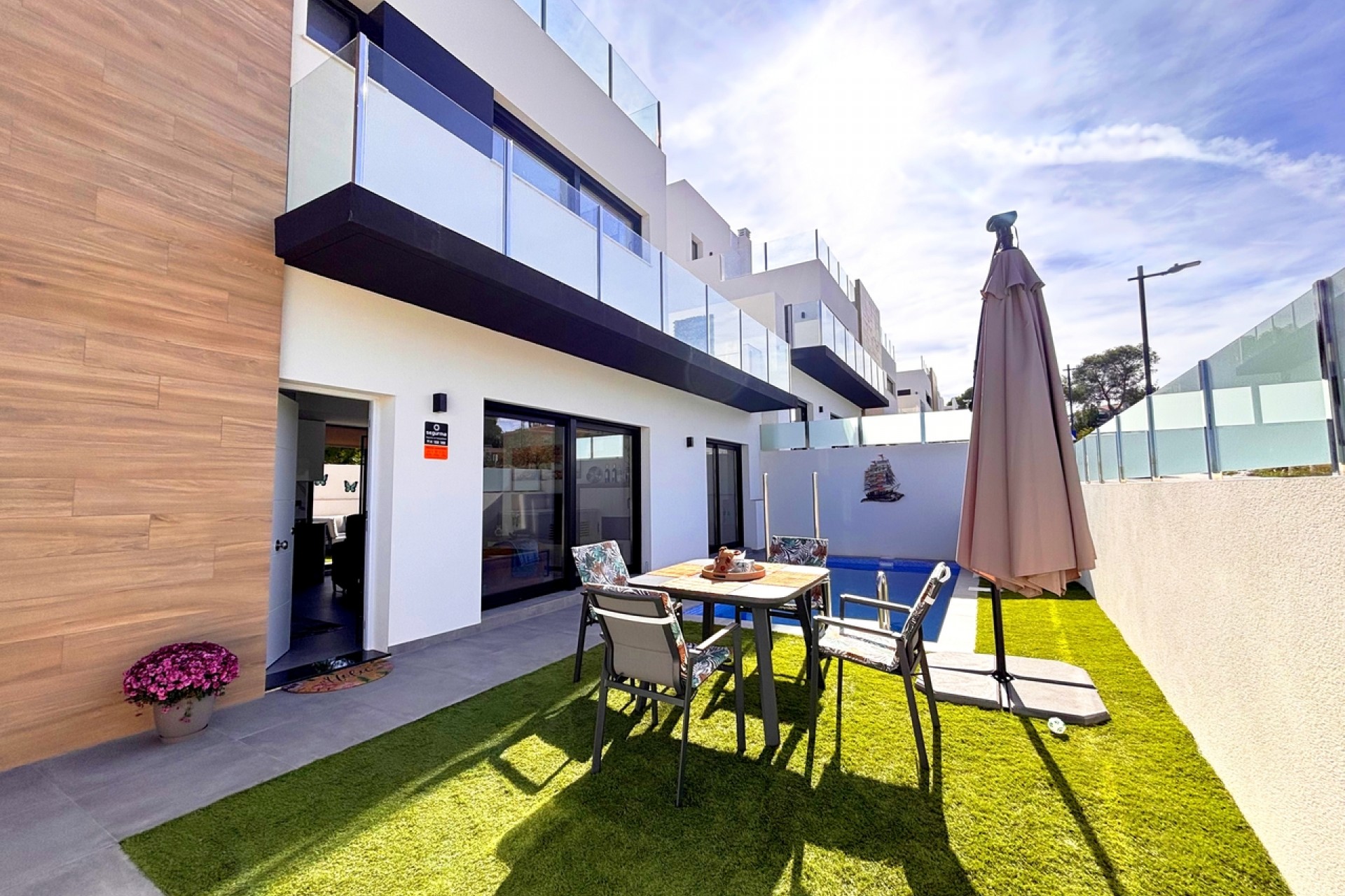 Brukt - Villa -
Villamartin - Costa Blanca
