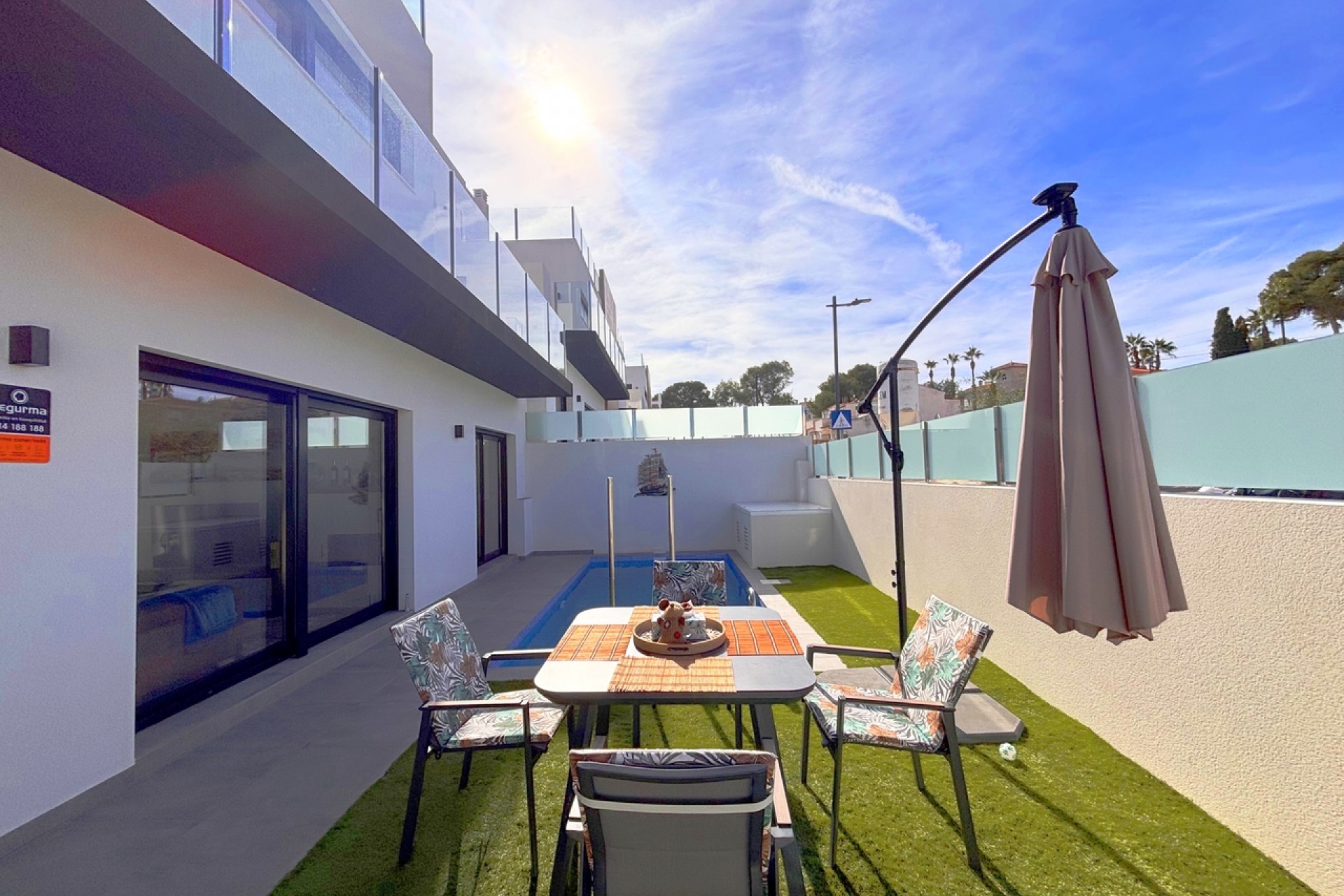 Brukt - Villa -
Villamartin - Costa Blanca