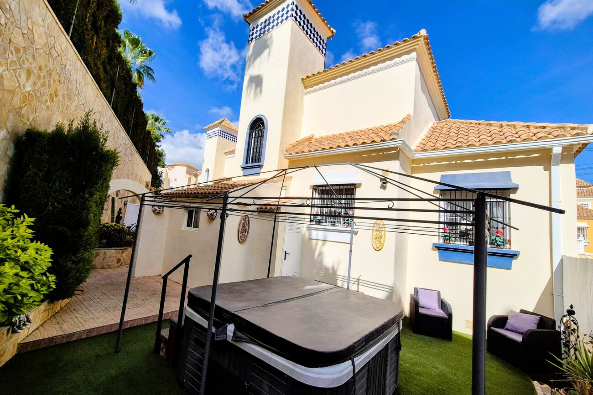Brukt - Villa -
Villamartin - Costa Blanca