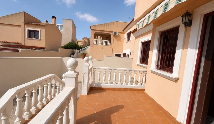 Brukt - Villa -
Villamartin - Costa Blanca