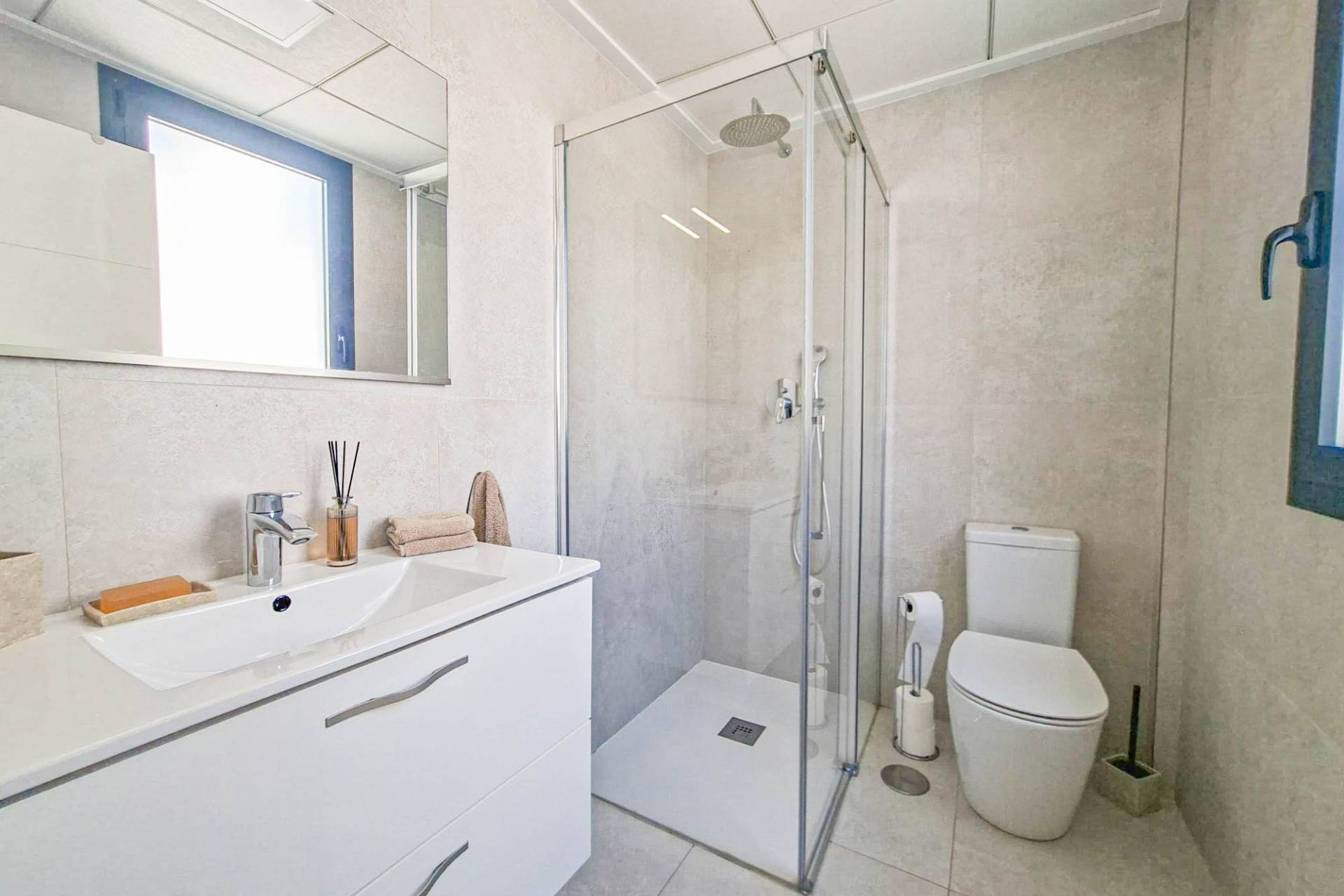 Brukt - Villa -
Villamartin - Costa Blanca