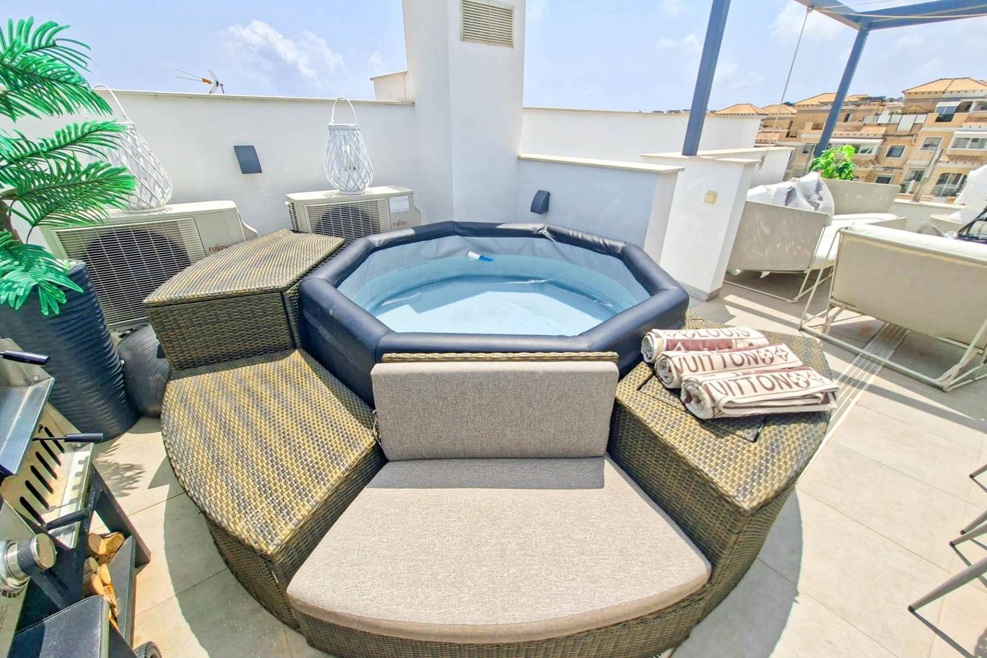 Brukt - Villa -
Villamartin - Costa Blanca