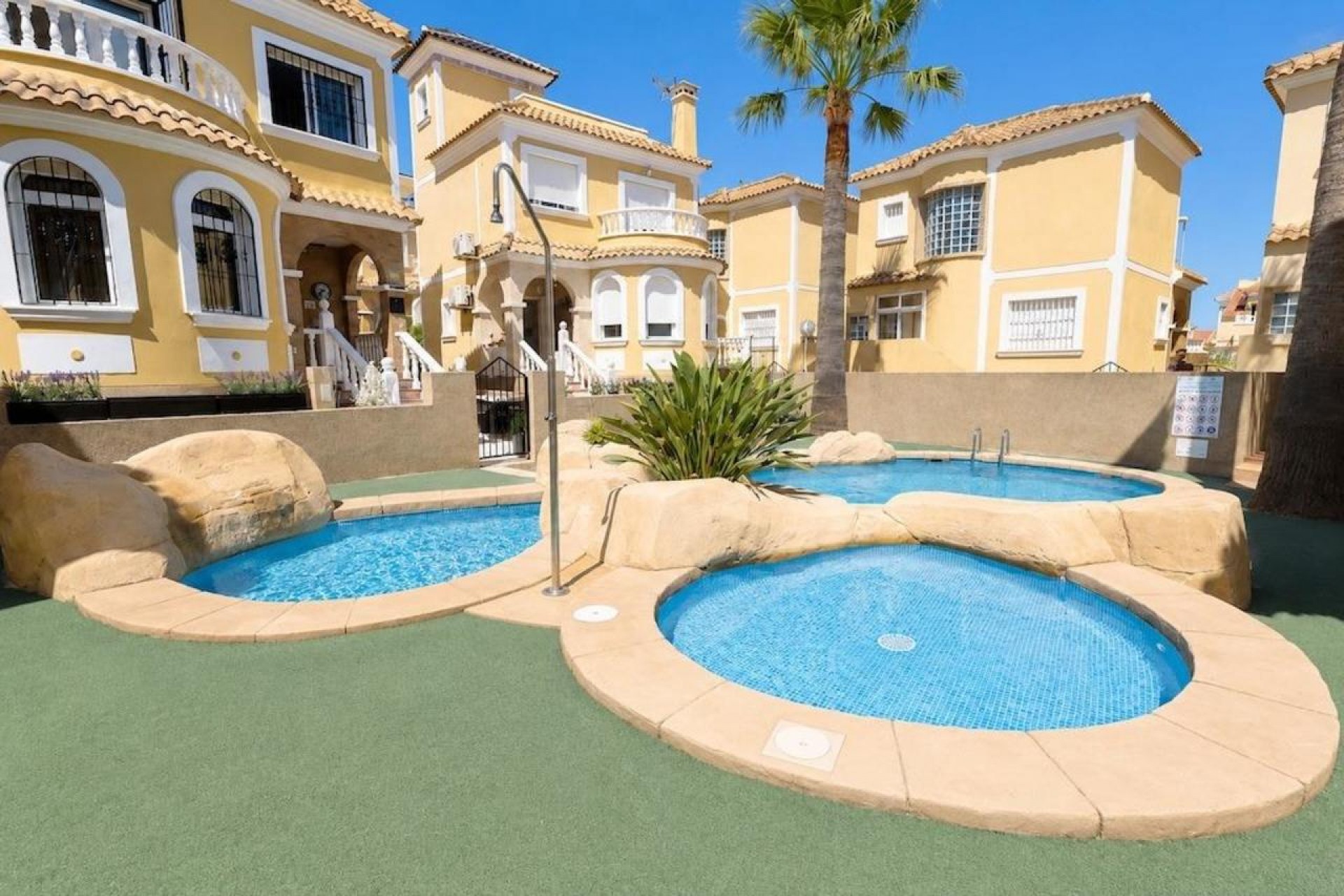 Brukt - Villa -
Villamartin - Costa Blanca