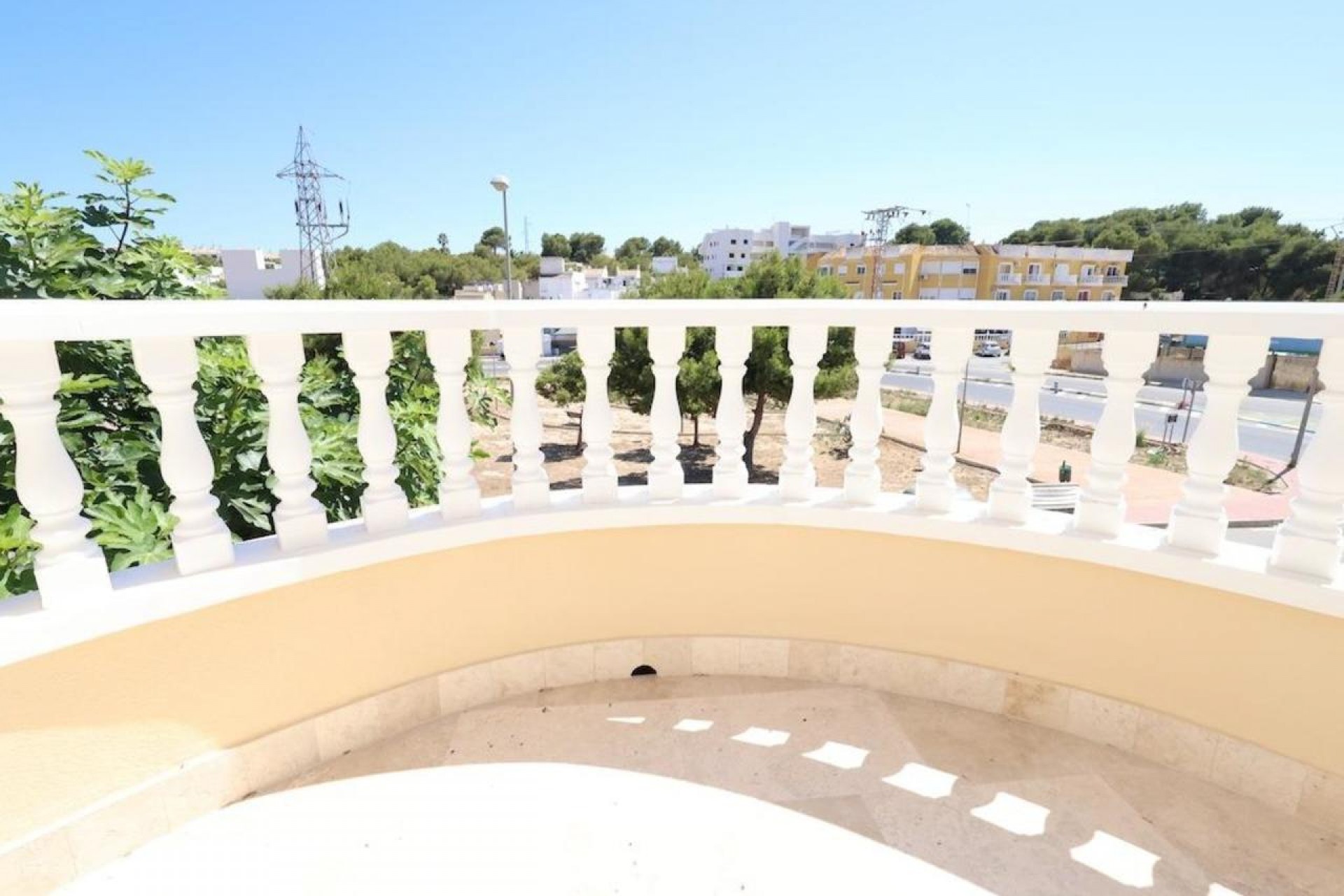 Brukt - Villa -
Villamartin - Costa Blanca