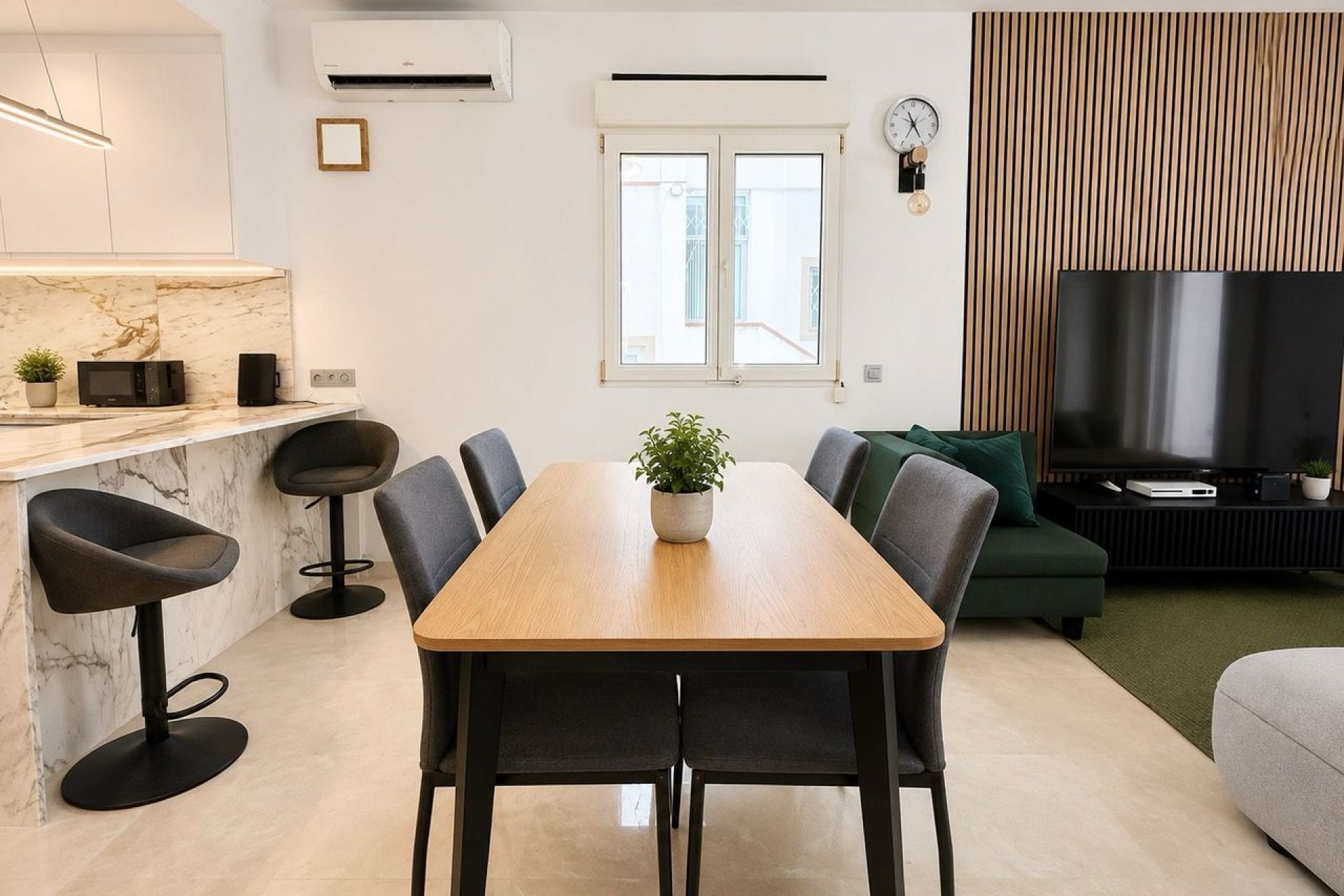 Brukt - Villa -
Villamartin - Costa Blanca