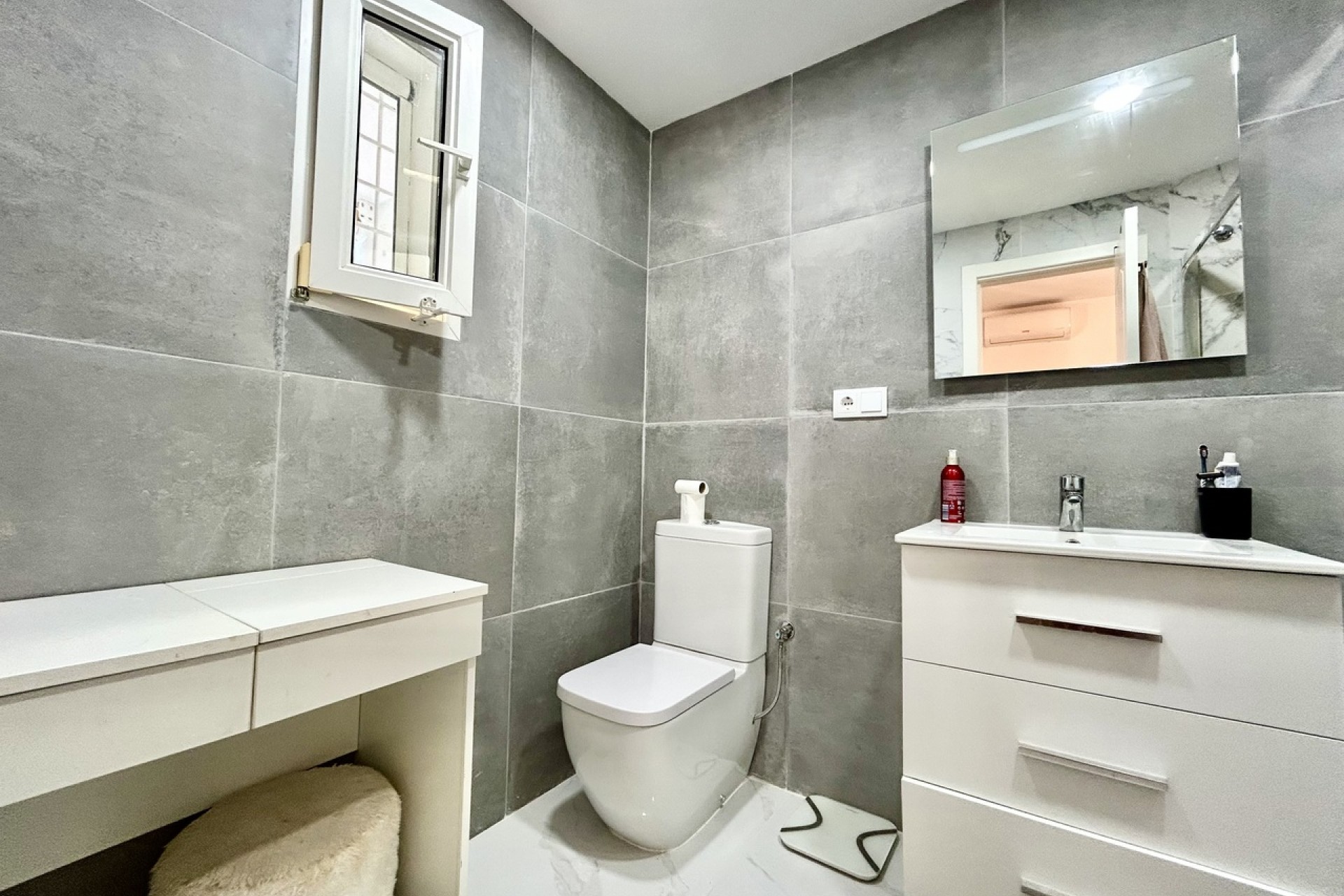 Brukt - Villa -
Villamartin - Costa Blanca
