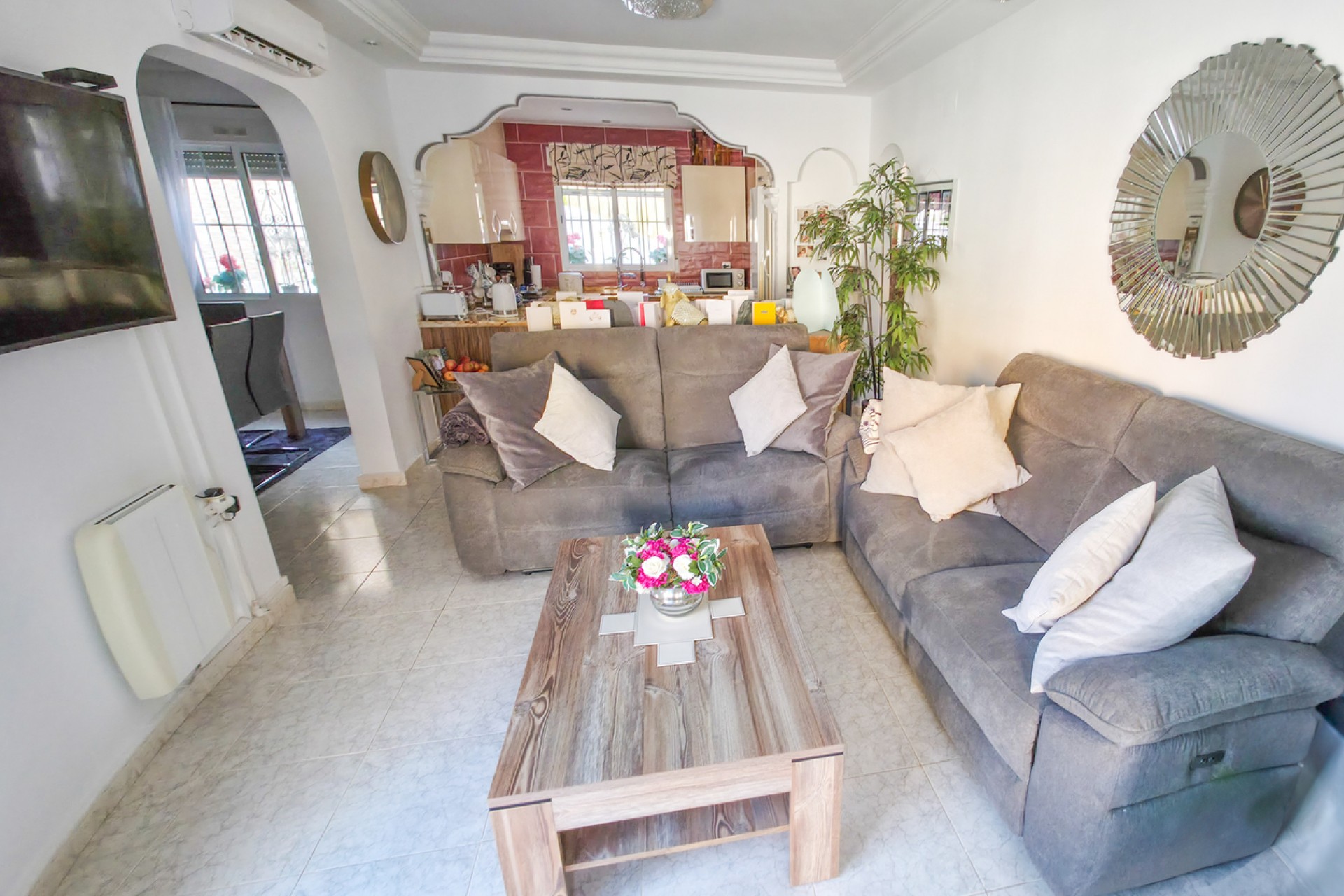 Brukt - Villa -
Villamartin - Costa Blanca