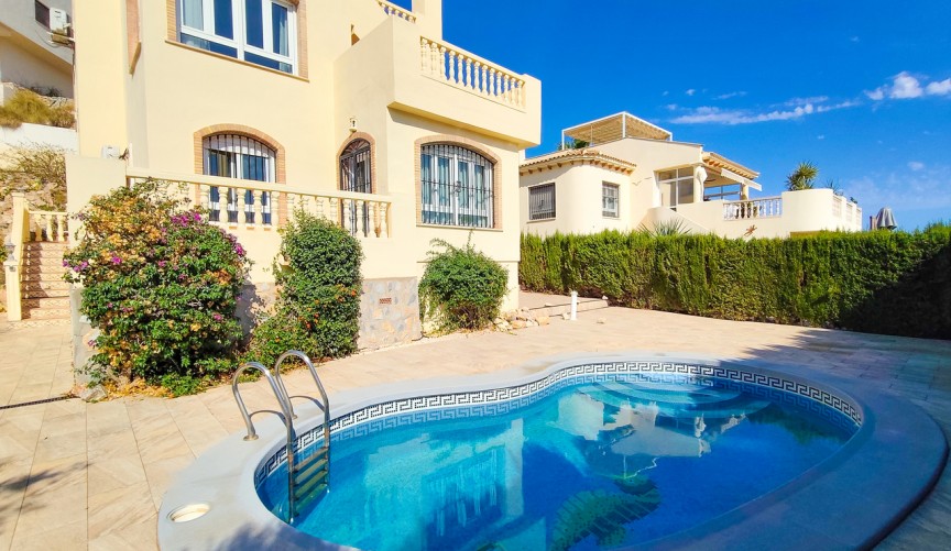Brukt - Villa -
Villamartin - Costa Blanca