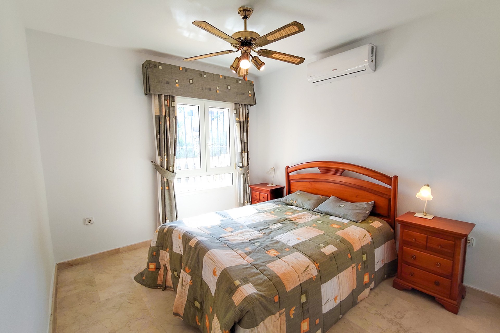Brukt - Villa -
Villamartin - Costa Blanca