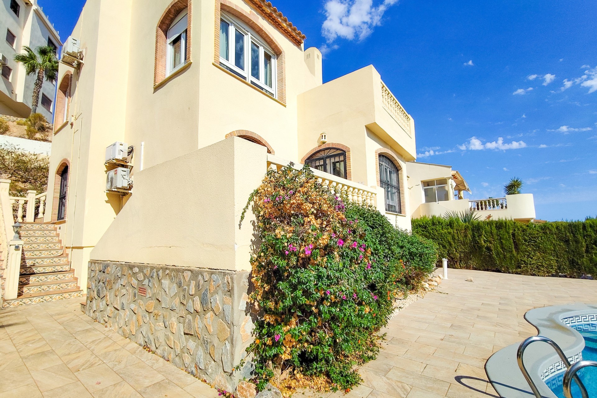 Brukt - Villa -
Villamartin - Costa Blanca