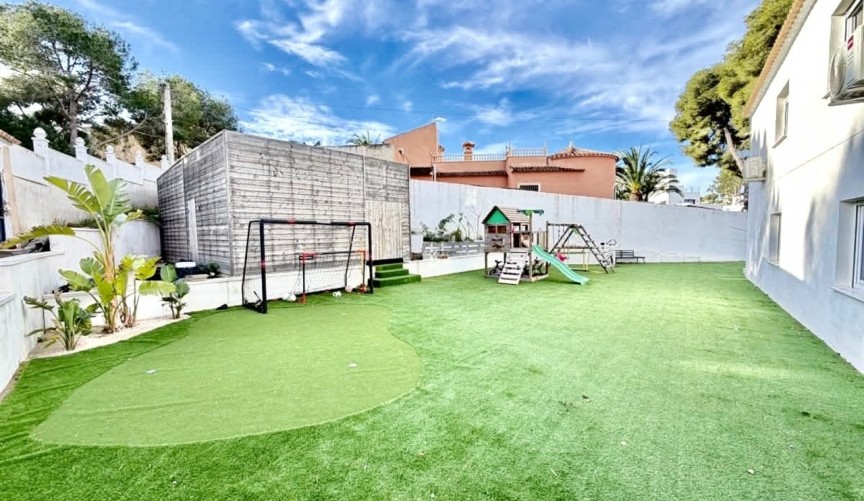 Brukt - Villa -
Villamartin - Costa Blanca