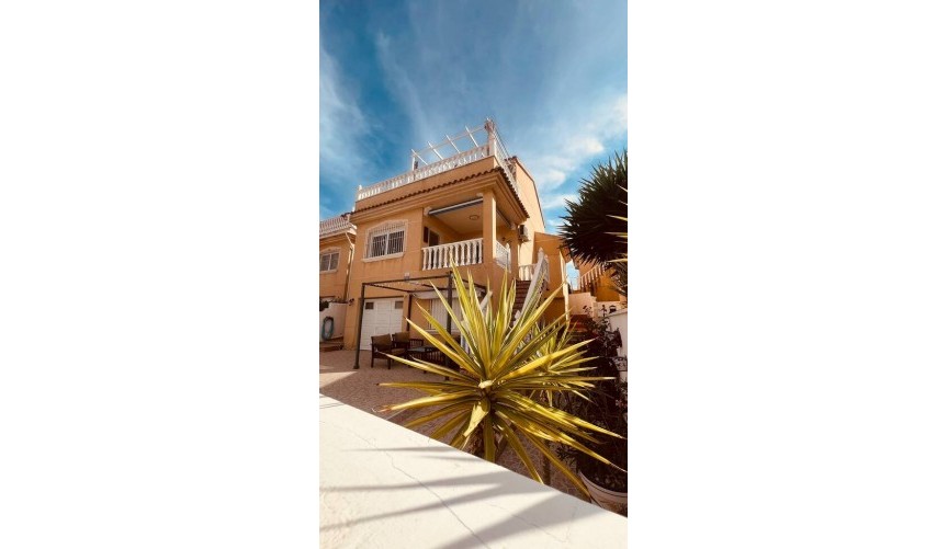 Brukt - Villa -
Villamartin - Costa Blanca