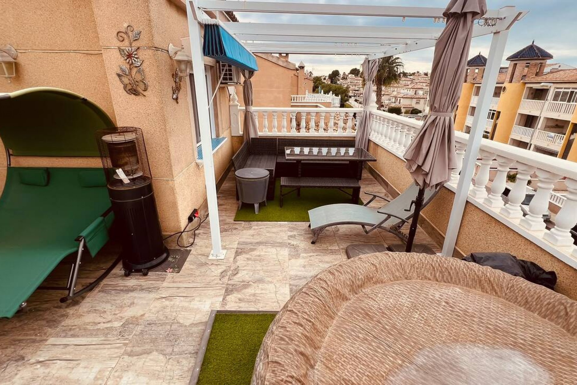 Brukt - Villa -
Villamartin - Costa Blanca