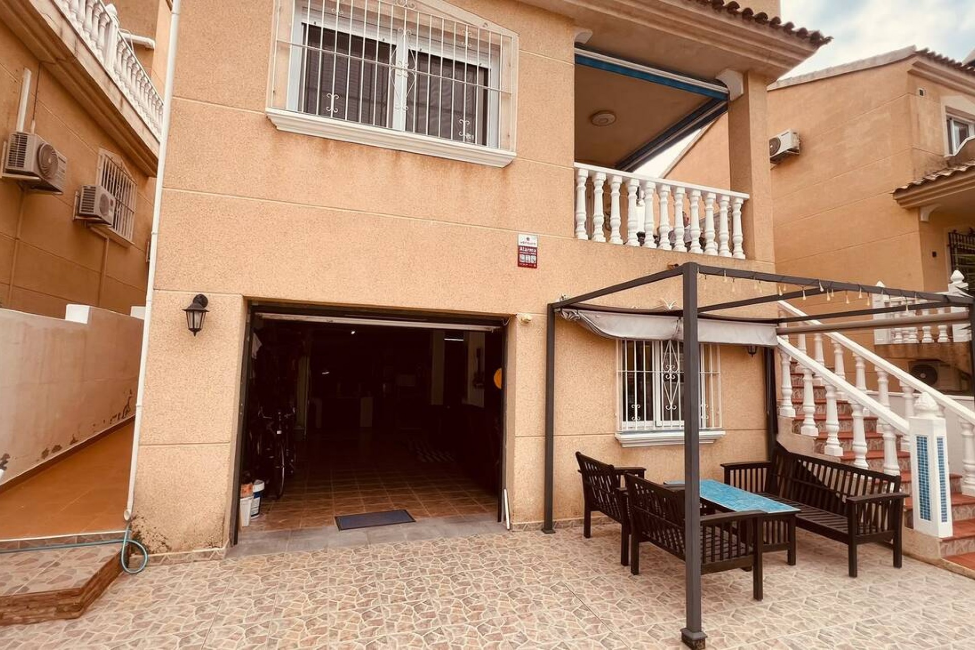 Brukt - Villa -
Villamartin - Costa Blanca