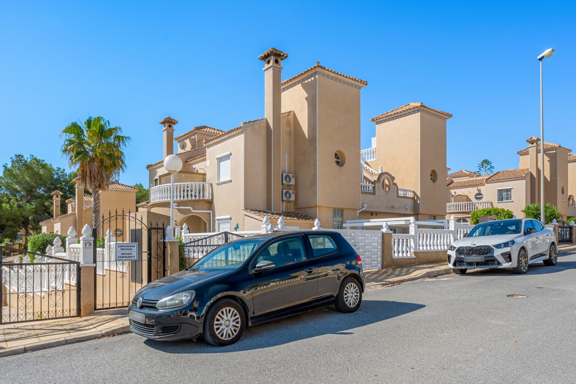 Brukt - Villa -
Villamartin - Costa Blanca