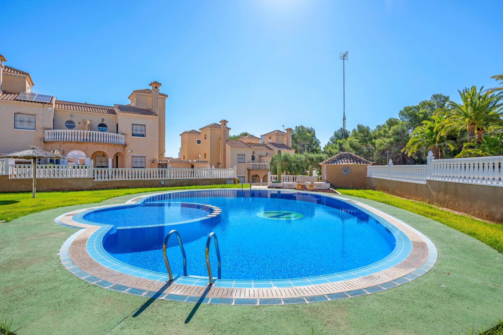 Brukt - Villa -
Villamartin - Costa Blanca