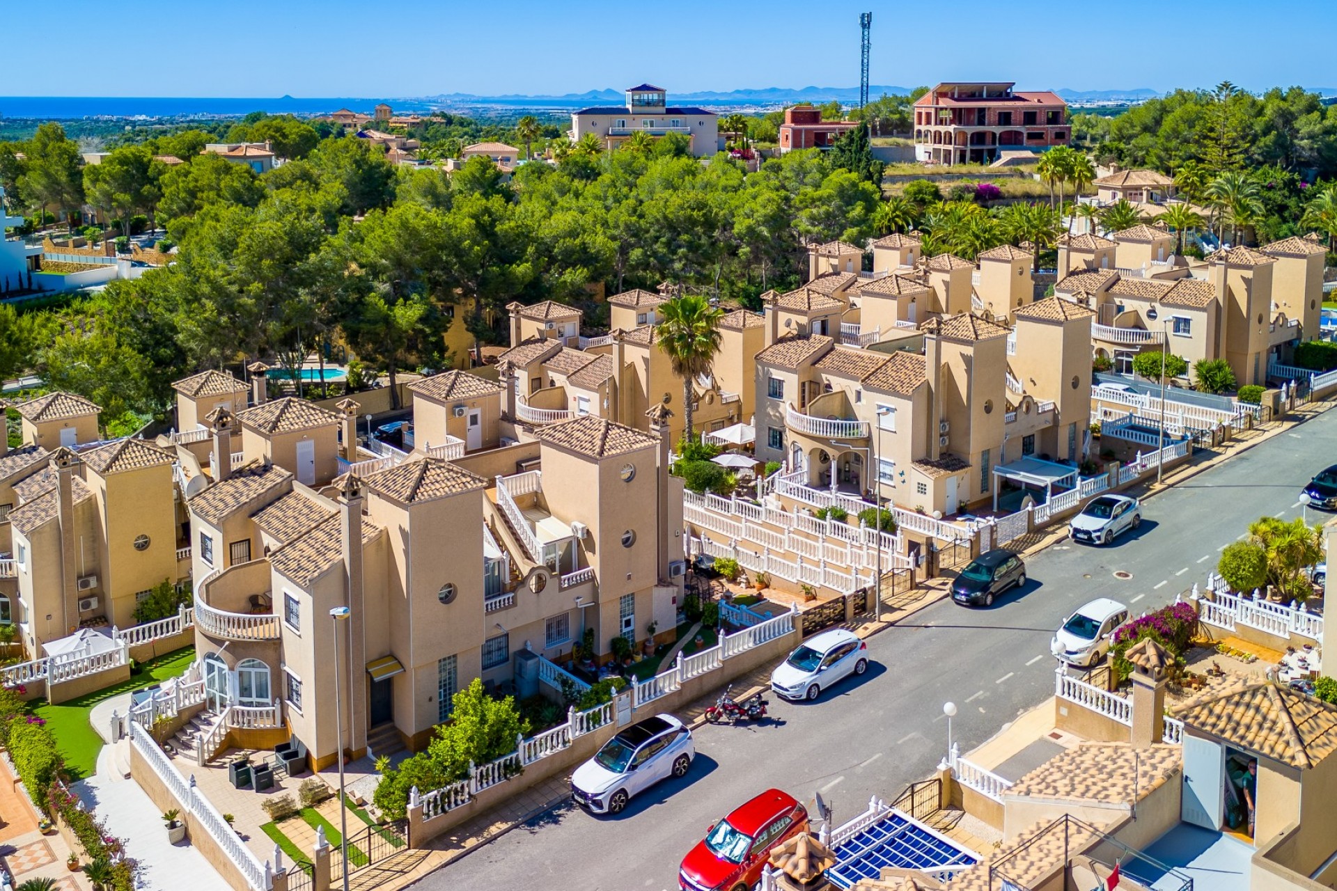 Brukt - Villa -
Villamartin - Costa Blanca