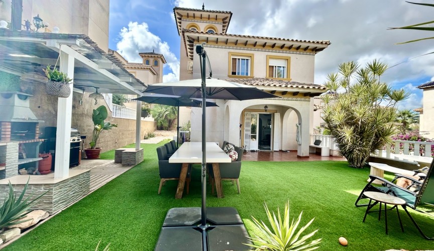 Brukt - Villa -
Villamartin - Costa Blanca