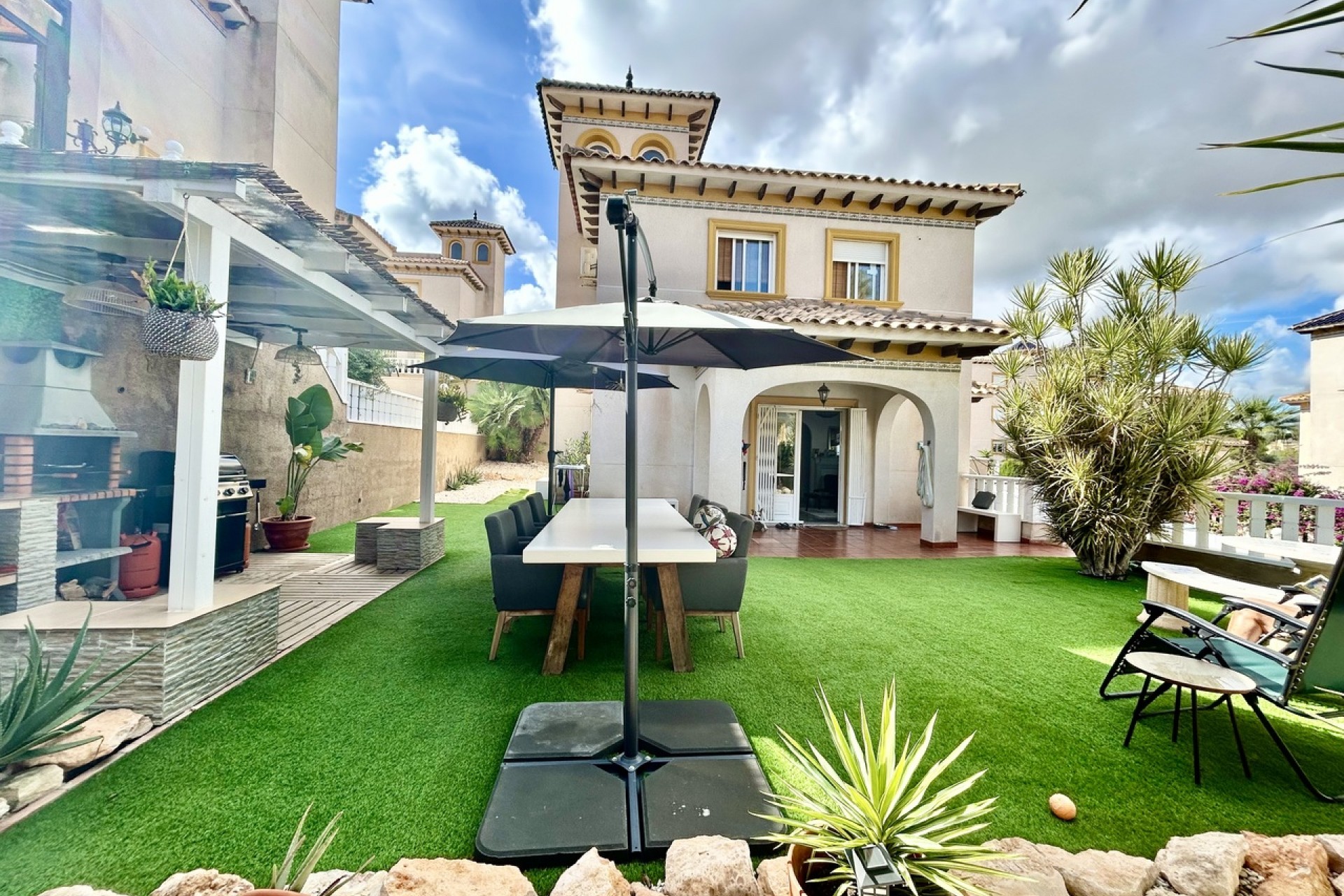 Brukt - Villa -
Villamartin - Costa Blanca