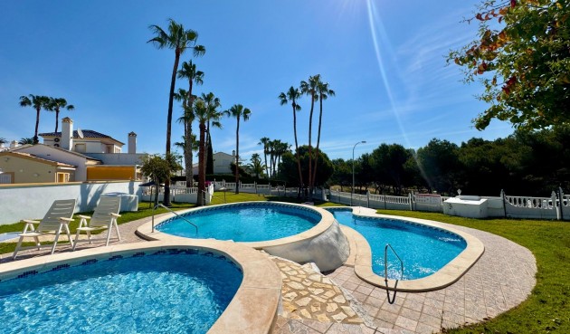 Bungalow - Återförsäljning - Orihuela Costa - Villamartín-las Filipinas