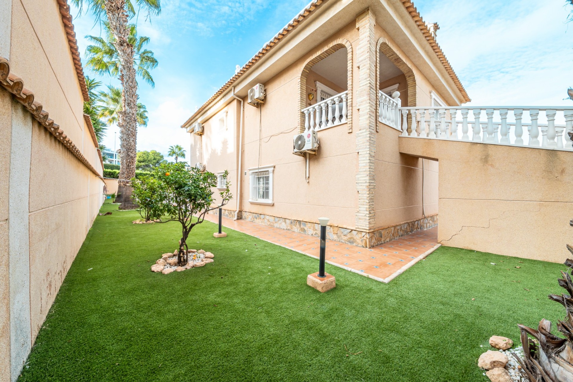 Korttidsuthyrning - Chalet -
Orihuela Costa - La Zenia