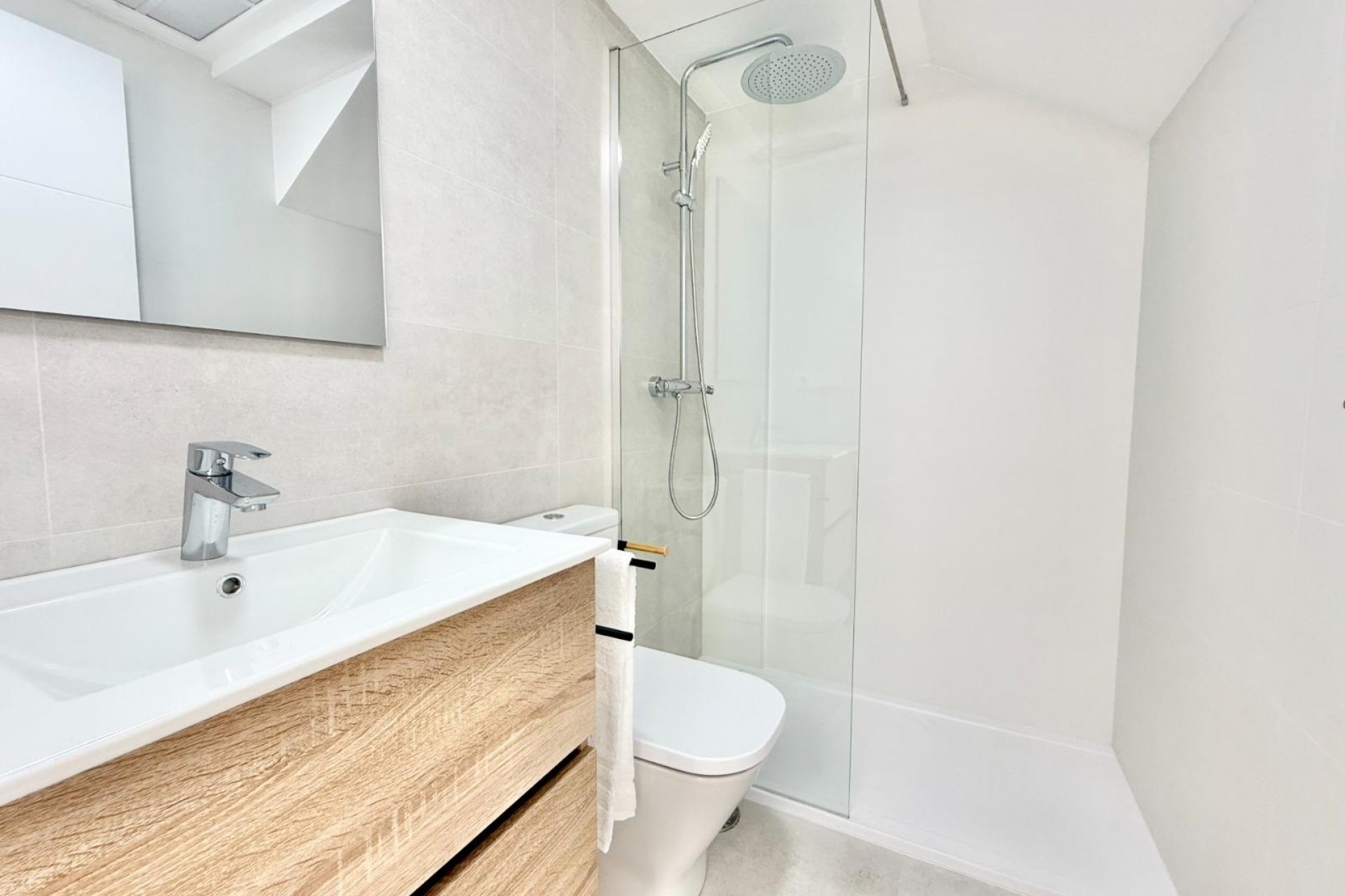 Nybygg - Town House -
Cox - San Fernando