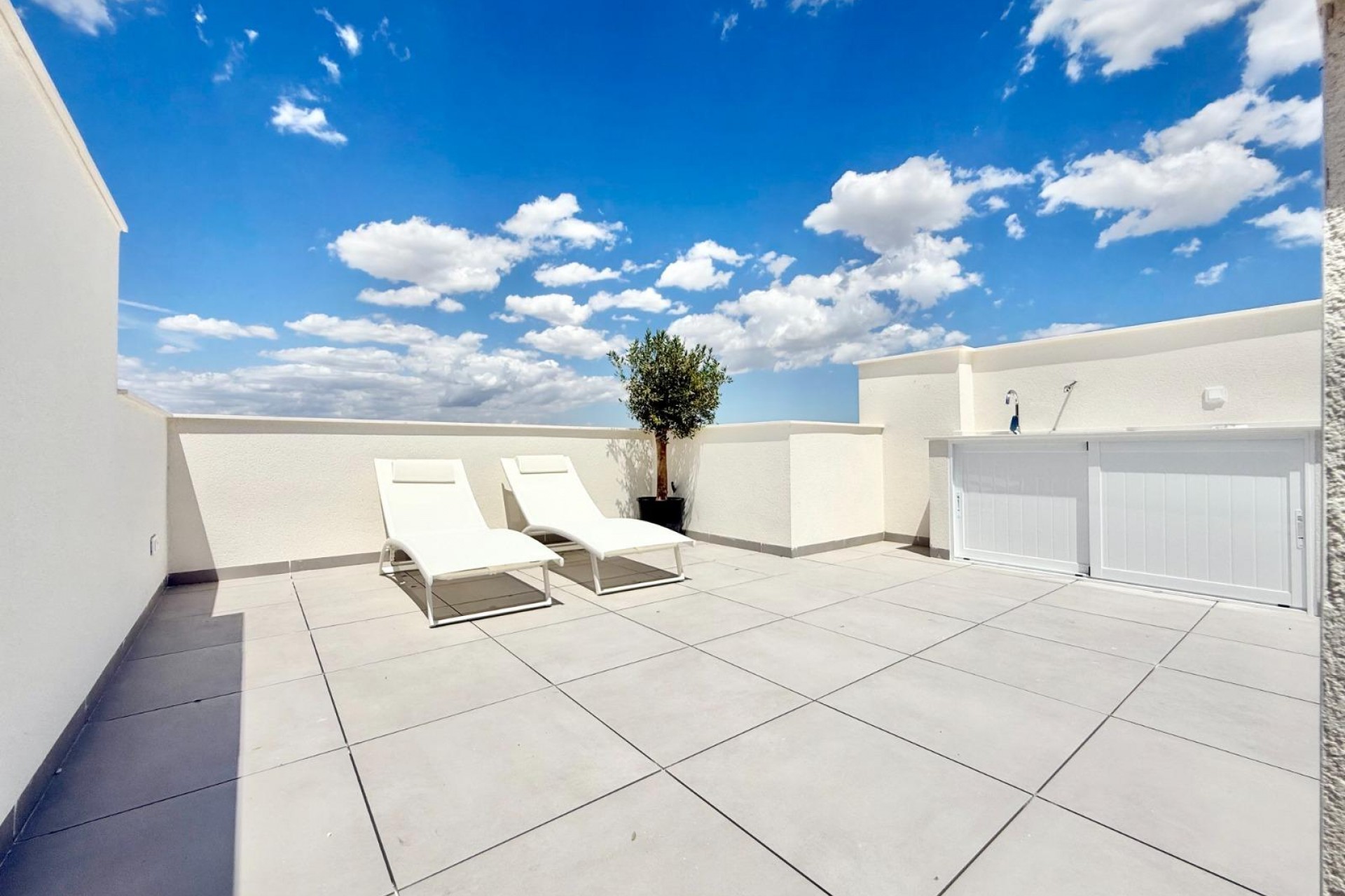 Nybygg - Town House -
Cox - San Fernando