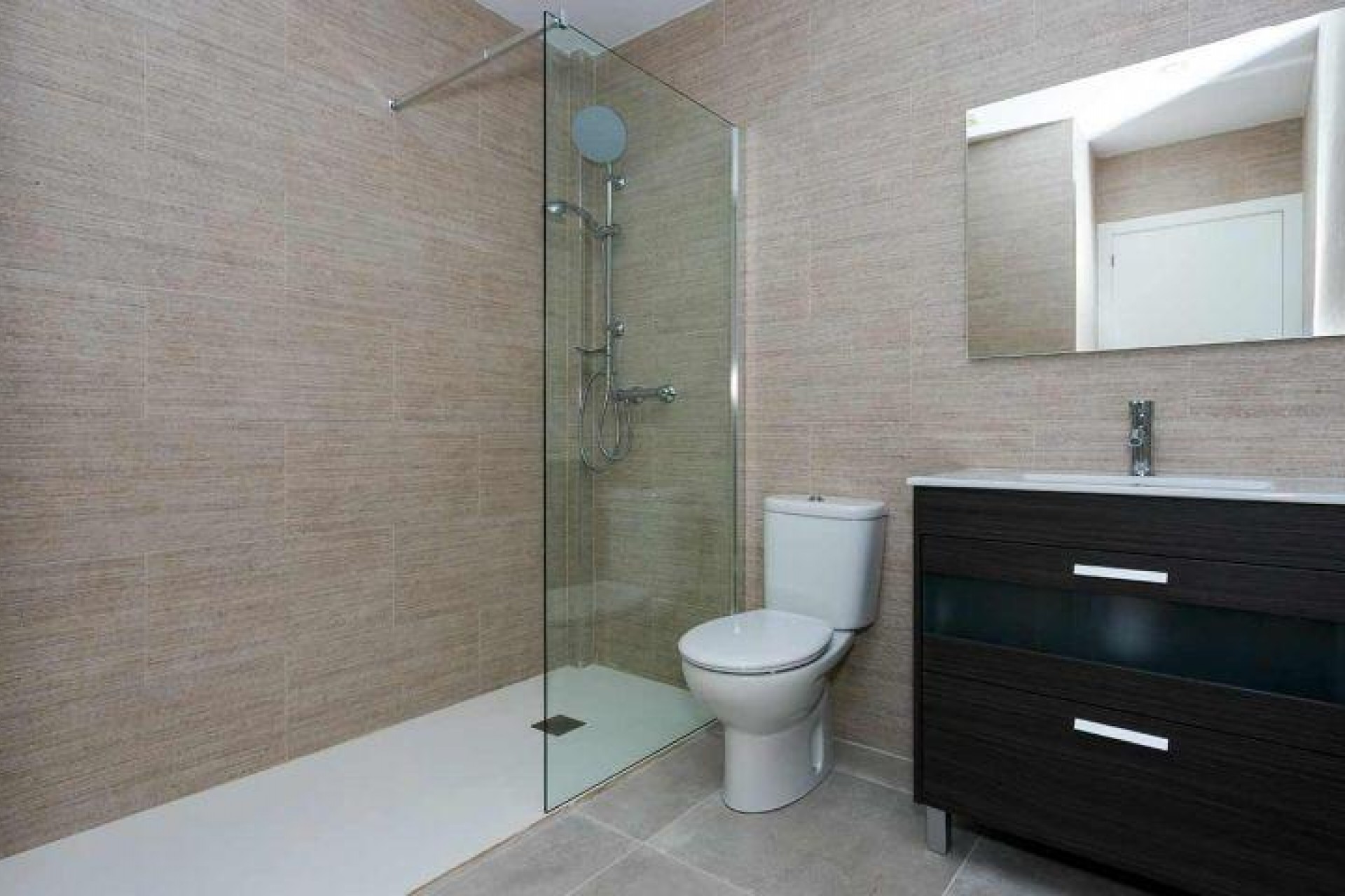 Nybygg - Villa -
Daya Nueva - Centro