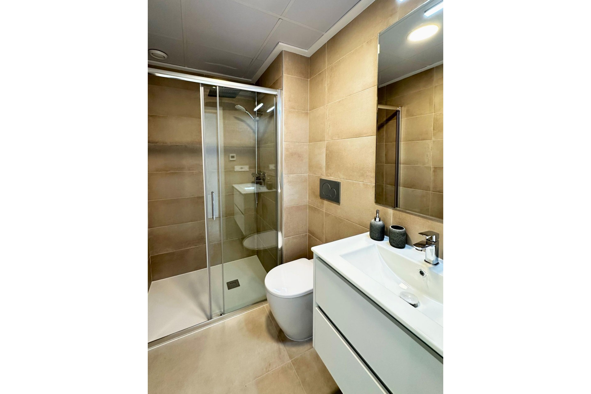 Nybygg - Villa -
Dolores - polideportivo