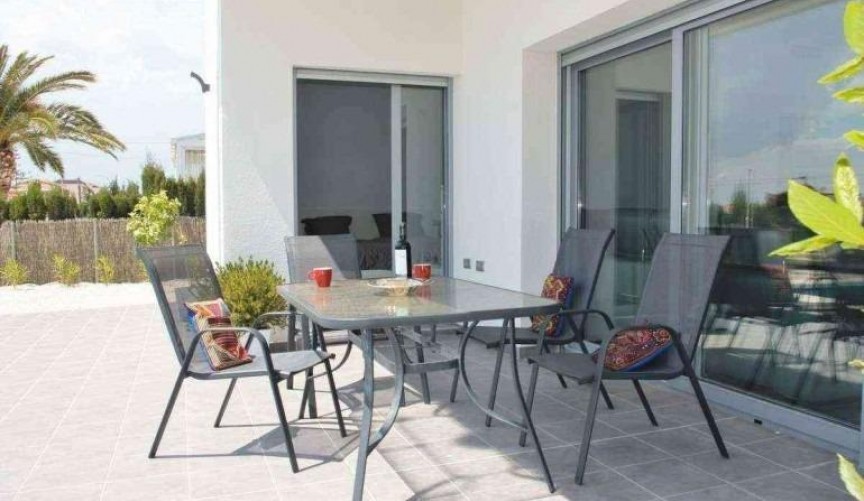 Nybyggnation - Villa -
Rafal - polideportivo