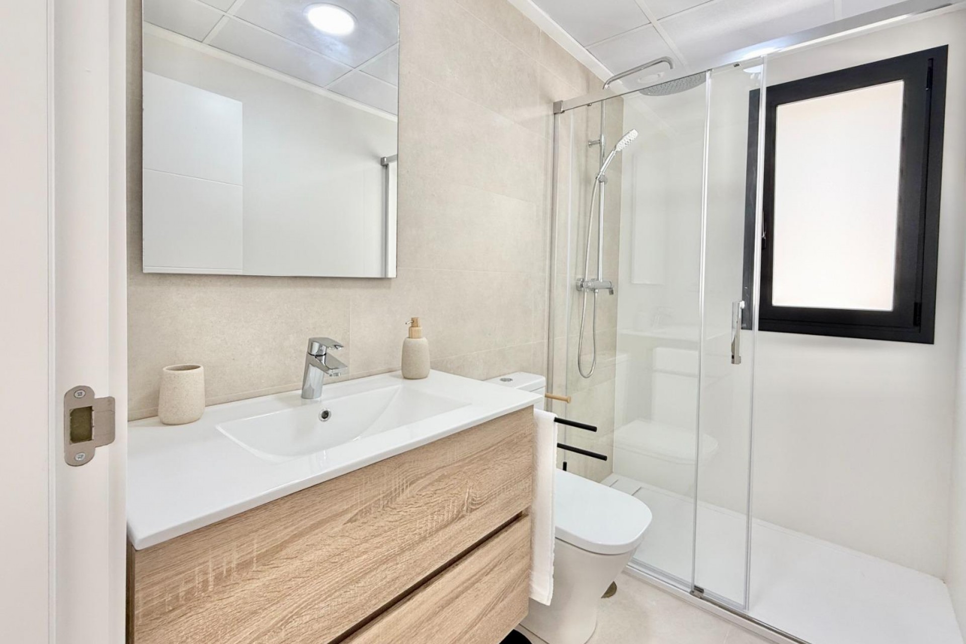 Obra nueva - Town House -
Cox - San Fernando