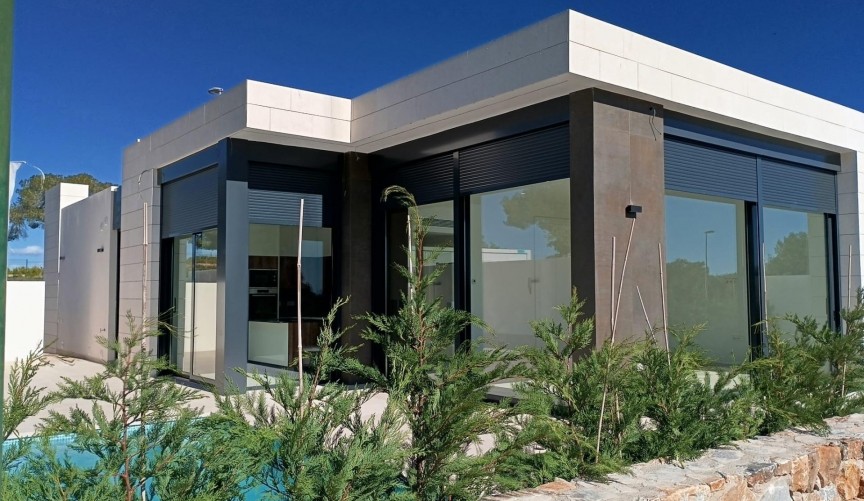 Obra nueva - Villa -
Pilar de la Horadada - Roda Golf