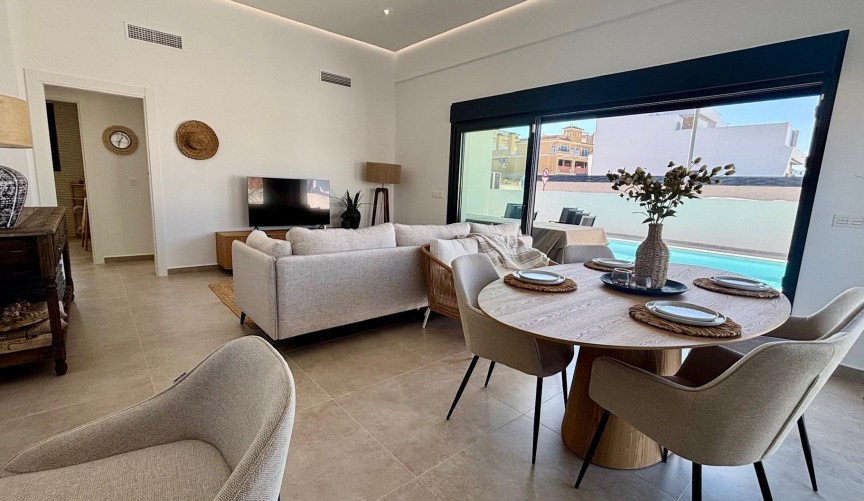 Obra nueva - Villa -
Rafal - polideportivo