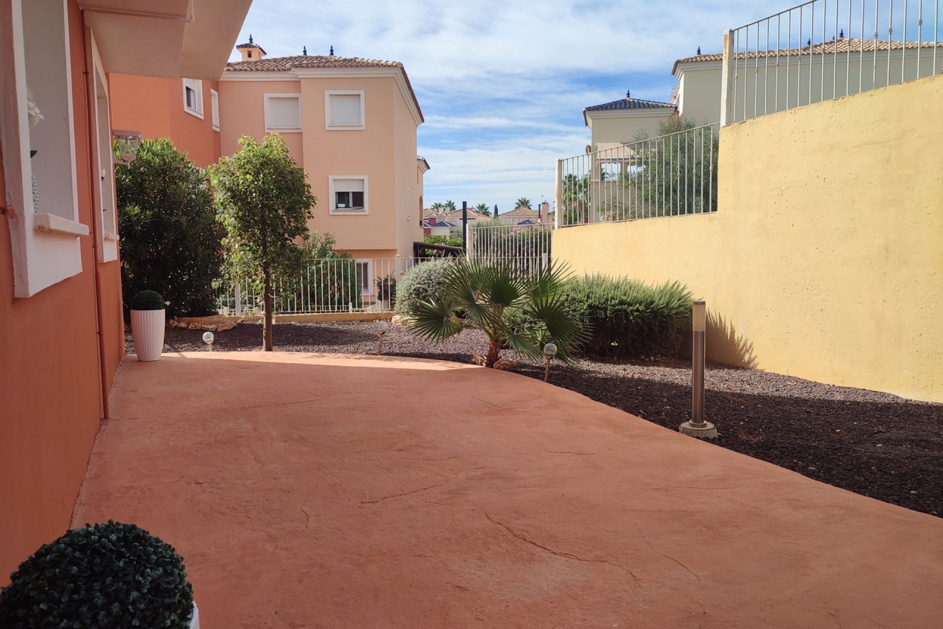 Resale - Apartment -
Altaona Golf - Inland