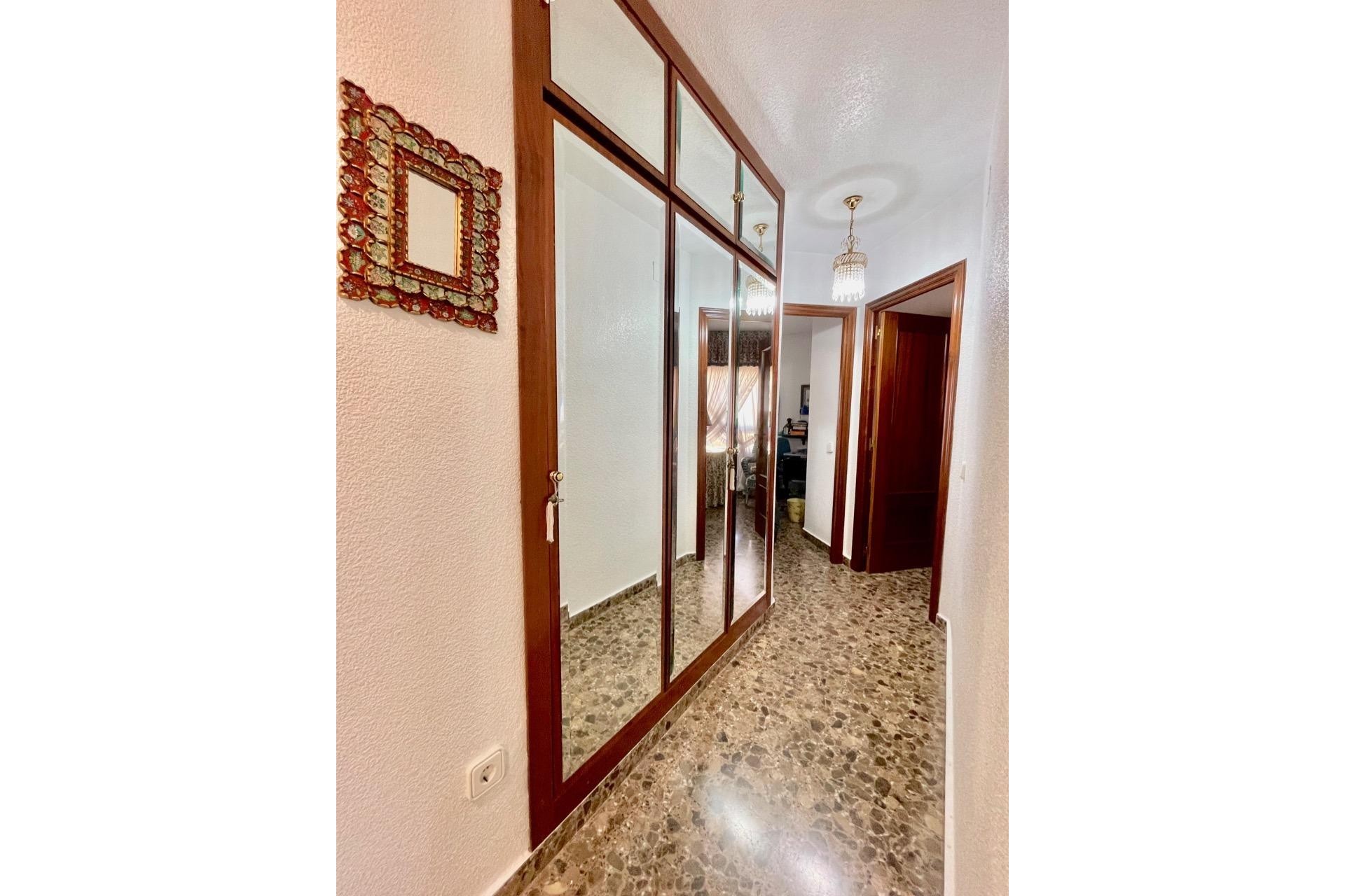 Resale - Apartment -
Benidorm