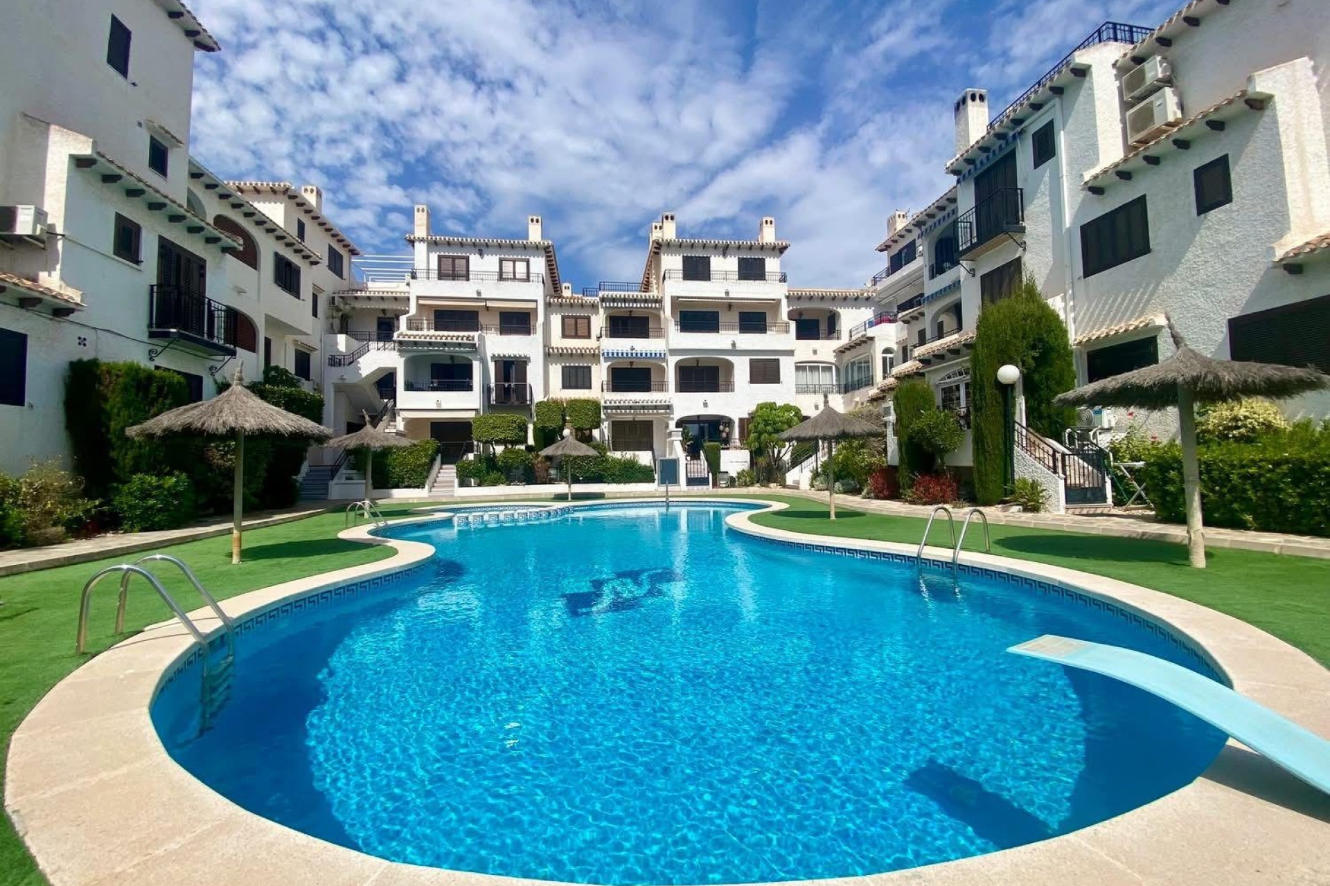 Resale - Apartment -
Cabo Roig