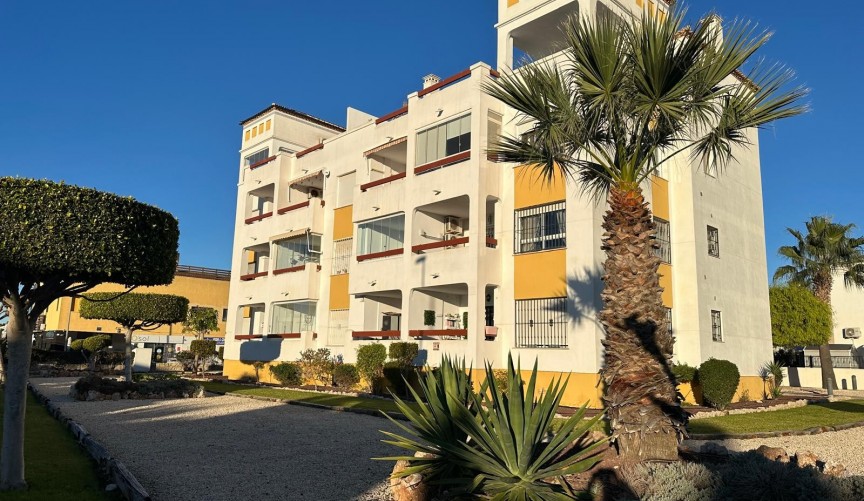 Resale - Apartment -
Campoamor - Costa Blanca