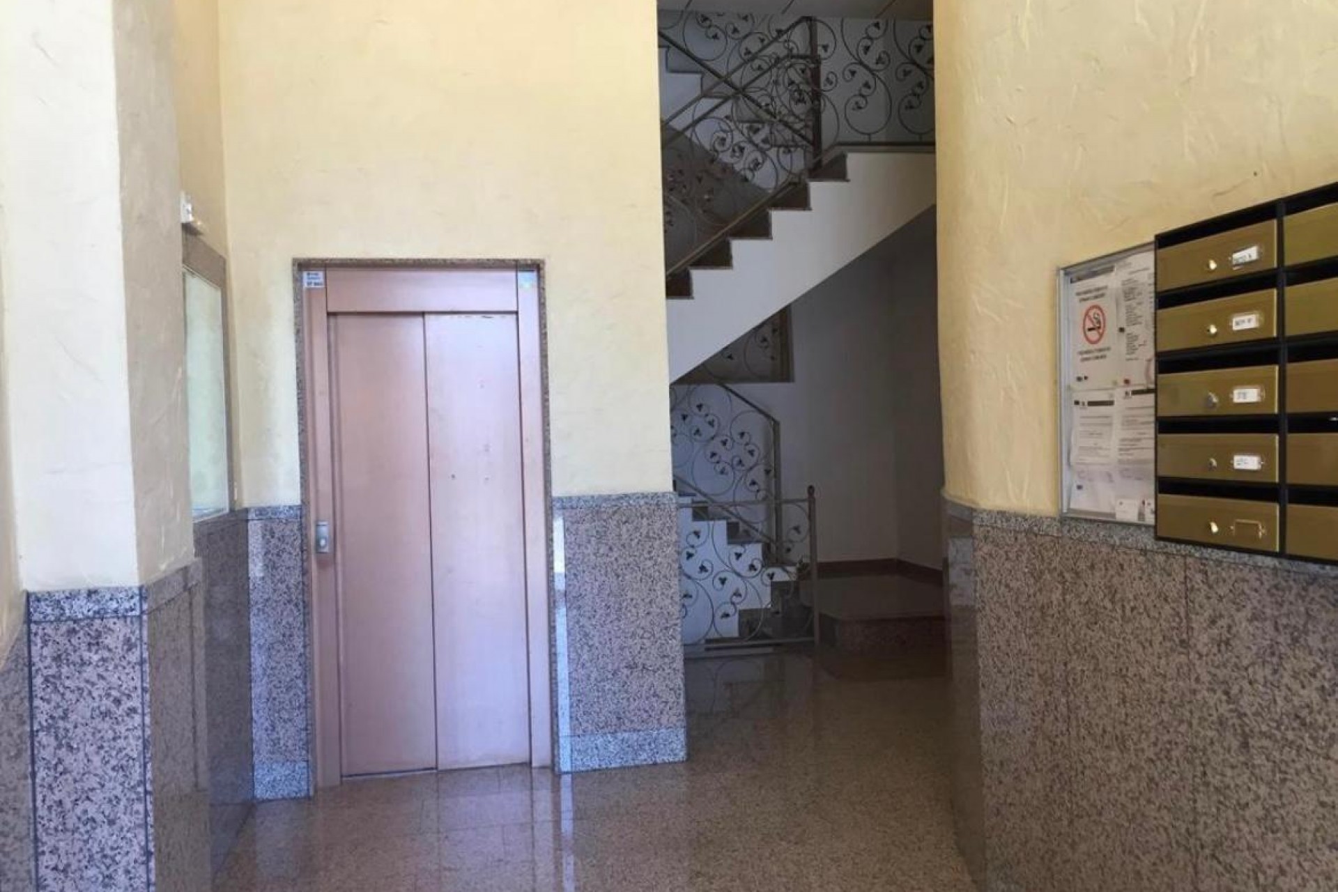 Resale - Apartment -
Formentera del Segura