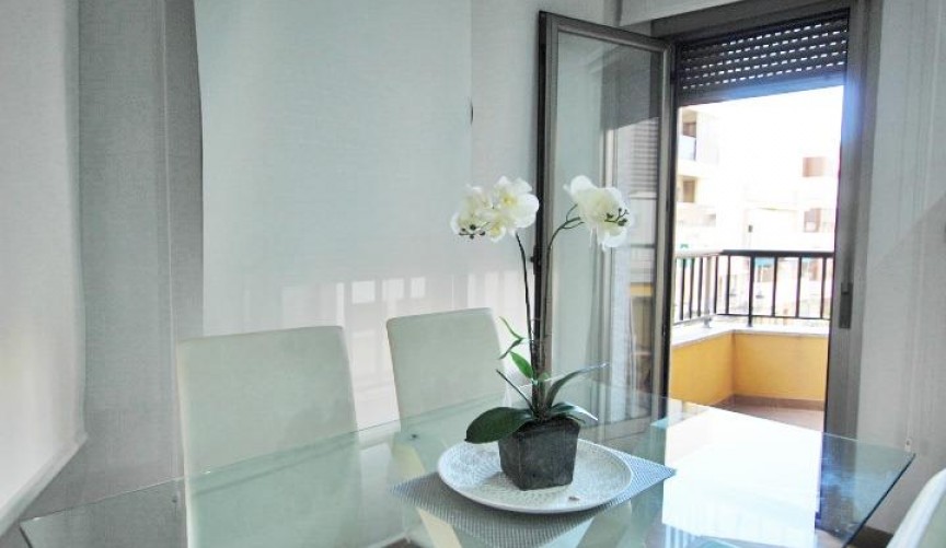 Resale - Apartment -
Guardamar del Segura - Pueblo