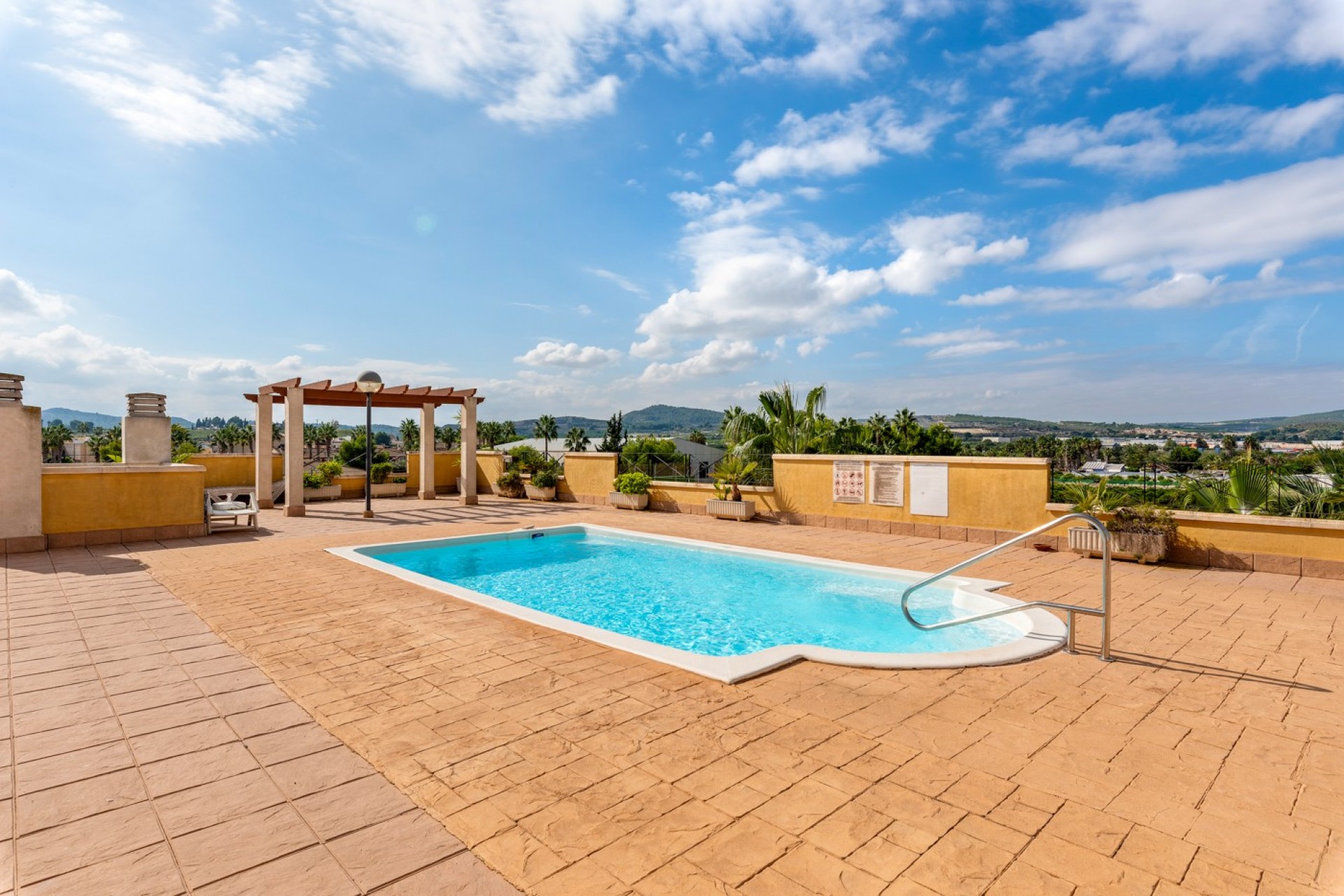 Resale - Apartment -
Jacarilla - Inland