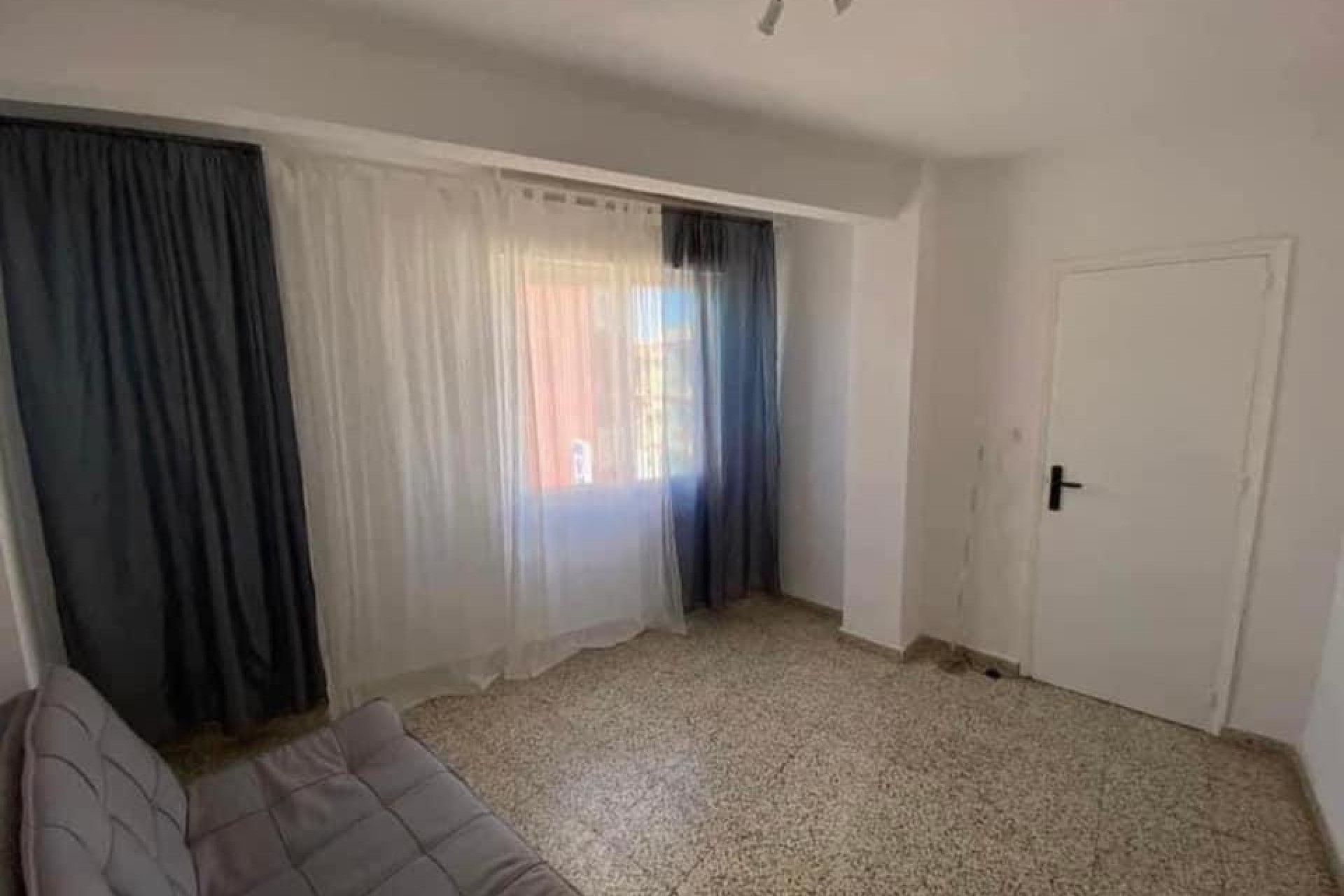Resale - Apartment -
Lo Pagan