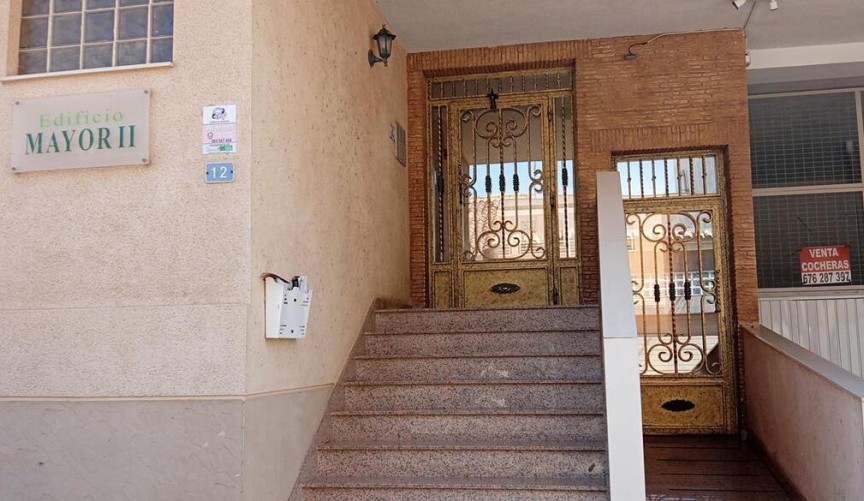 Resale - Apartment -
Los Montesinos - PUEBLO CENTRO