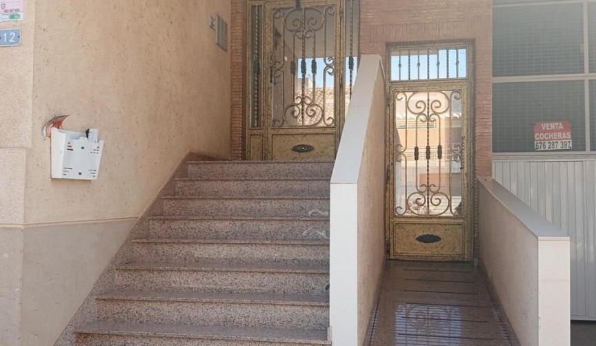 Resale - Apartment -
Los Montesinos - PUEBLO CENTRO