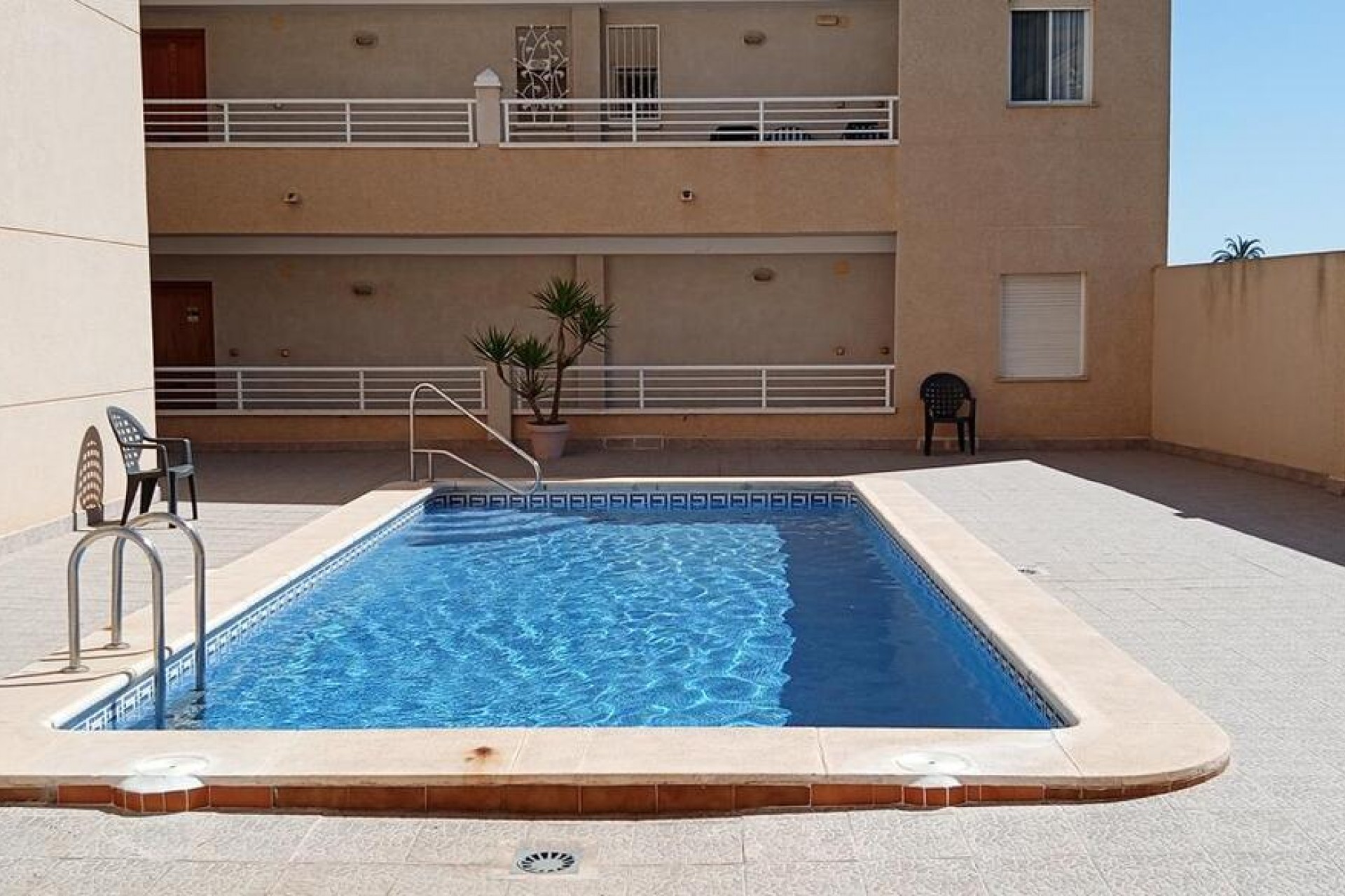 Resale - Apartment -
Los Montesinos - PUEBLO CENTRO